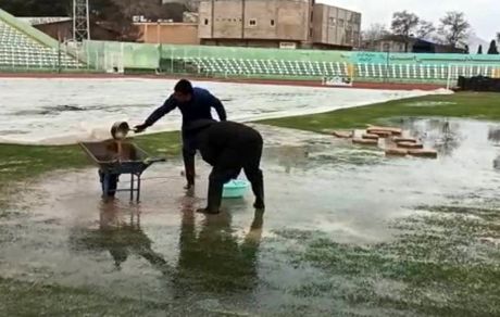 آبروریزی فوتبال ایران: برف‌روبی با فرغون و این حرفا! + ویدئو