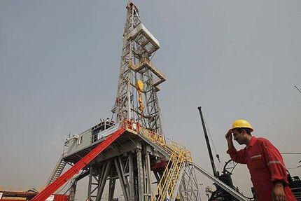 قرارداد ۲ میلیارد دلاری توسعه میدان‌های چنگوله، بندکرخه و خرید خدمات فرآورش نفت خام امضا شد
