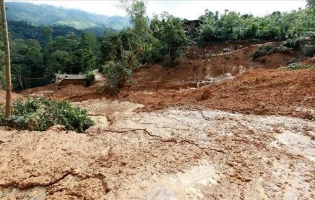 ۲۱ فوتی در رانش زمین در چین