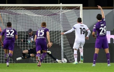 باخت تلخ میلان به بنفش پوشان فیورنتینا / گلر سابق منچستر یونایتد ستاره میدان شد