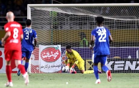 دو بازیکن خارجی استقلال به ایران برنگشتند