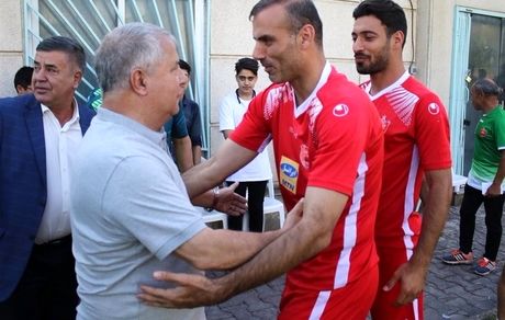 پروین: مجلس و دولت بودجه مشخصی برای استقلال و پرسپولیس در نظر بگیرند