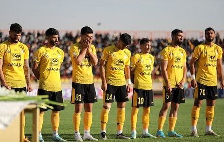 شیشه اتوبوس سپاهان را در قزوین شکستند