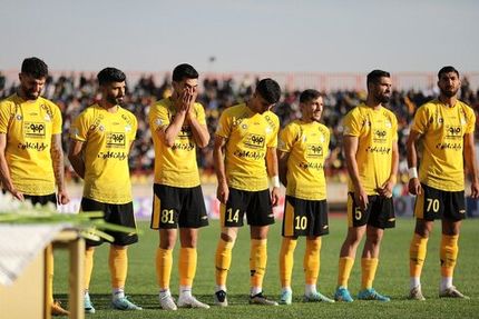 شیشه اتوبوس سپاهان را در قزوین شکستند