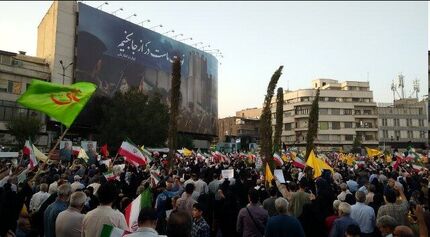تجمع جمعی از مردم تهران در حمایت از نیروهای مسلح
