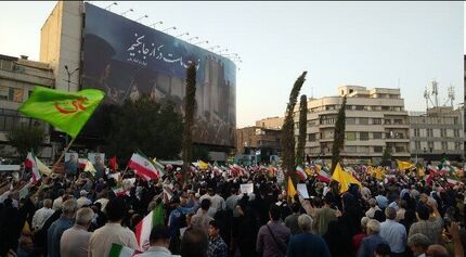 تجمع جمعی از مردم تهران در حمایت از نیروهای مسلح
