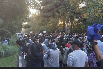 تجمع تهرانی‌ها در اعتراض به عملکرد گشت ارشاد