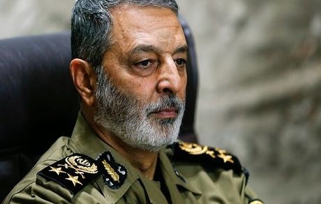 فرمانده کل ارتش: ارتش توانایی بالایی دارد/ با اقتدار در دریا رزمایش برگزار می کنیم