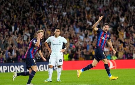 لواندوفسکی: اگر مراسم لغو نشود، باید توپ طلا را به بنزما داد