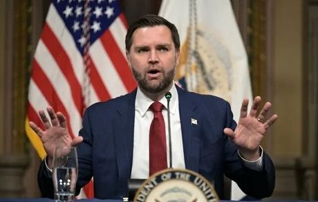 معاون ترامپ: آمریکا علاقه‌ای به حضور بلندمدت در ایران ندارد