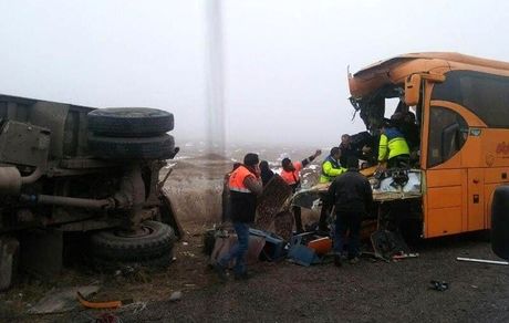 باز هم یک اتوبوس دیگر تصادف کرد / ۲۴ نفر مصدوم شدند