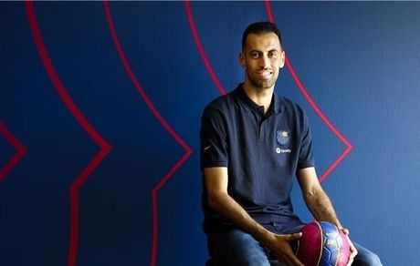 بوسکتس به مسی پیوست