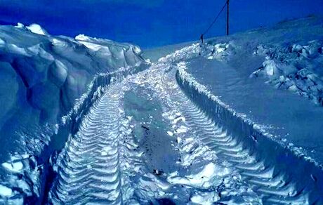 ۲ متر برف در آذربایجان‌شرقی