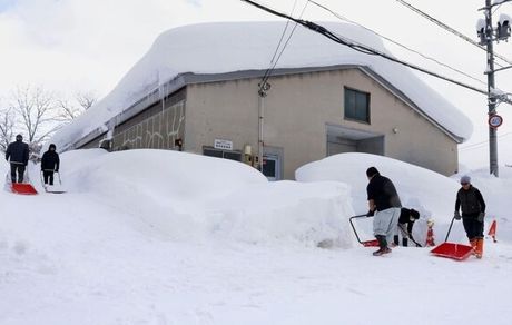 بارش سنگین برف در ژاپن، جان ۳۵ نفر را گرفت