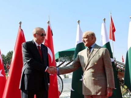 آغاز دوباره فعالیت قطار باری از اسلام آباد به استانبول از طریق تهران که بعد ۱۶ سال 