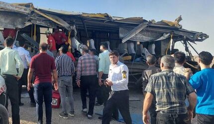 تصادف و خروج از جاده یک دستگاه اتوبوس در جاده سمنان / دو دانشجو جان باختند
