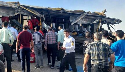 تصادف و خروج از جاده یک دستگاه اتوبوس در جاده سمنان / دو دانشجو جان باختند