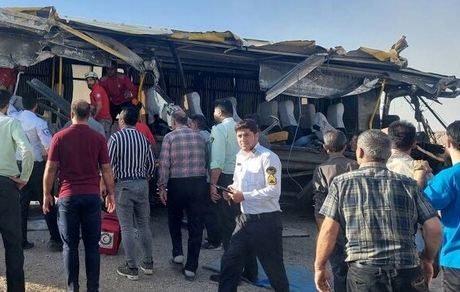 تصادف و خروج از جاده یک دستگاه اتوبوس در جاده سمنان / دو دانشجو جان باختند