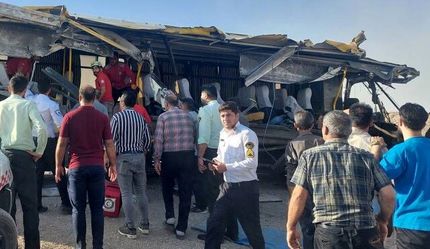 تصادف و خروج از جاده یک دستگاه اتوبوس در جاده سمنان / دو دانشجو جان باختند