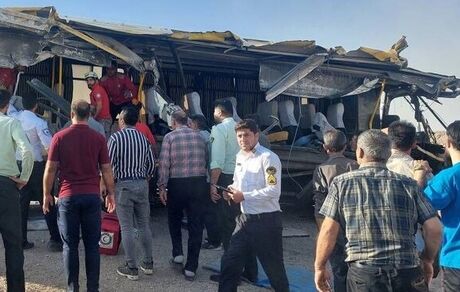 تصادف و خروج از جاده یک دستگاه اتوبوس در جاده سمنان / دو دانشجو جان باختند