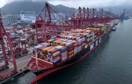 تعلیق عوارض کشتیرانی تلافیجویانه بر کشتیهای مرتبط آمریکا و چین