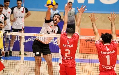 ادامه صدرنشینی شهرداری ارومیه در لیگ برتر والیبال / باخت مدافع عنوان قهرمانی در روز برد راحت پیکان