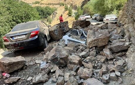 ۴ مصدوم در سولقان بدلیل ریزش آوار و سنگ روی خودروها