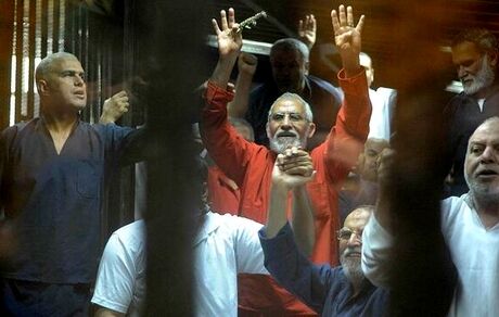حکم حبس ابد محمد بدیع و ۹ تن از رهبران اخوان المسلمین مصر تایید شد