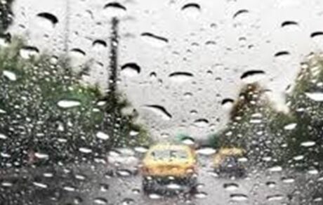 بارش باران در محورهای ۱۱ استان/ انسداد جاده چالوس تا ساعت ۱۷