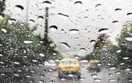 بارش باران در محورهای ۱۱ استان/ انسداد جاده چالوس تا ساعت ۱۷