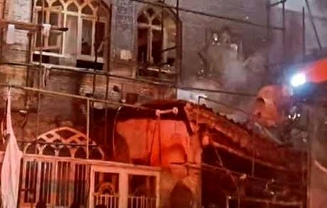 مسجد تاریخی رشت آتش گرفت