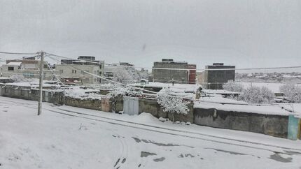 بارش ۴۰ سانتی‌متری برف در فاروج / برف محور جغتای - جوین را بست