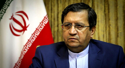 همتی: بانک مرکزی در کنترل نقدینگی و نرخ ارز آگاهانه عمل می‌کند
