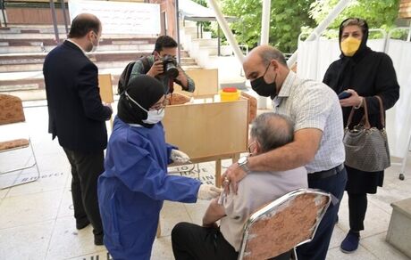 علت ازدحام در مراکز واکسیناسیون کرونا / بدون نوبت‌ مراجعه نکنید