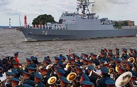 رخ‌نمایی ناوگروه ارتش در سن‌پترزبورگ/ رکورد دوربرد ترین سفر تاریخ دریانوردی ایران شکسته شد