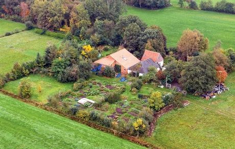 دور از دنیای مدرن