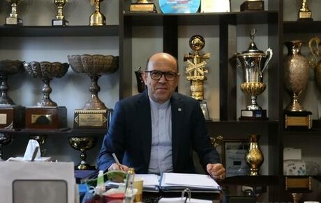  سعادتمند از مذاکره با مدیربرنامه استراماچونی سند رو کرد