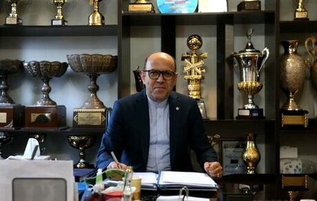  سعادتمند از مذاکره با مدیربرنامه استراماچونی سند رو کرد
