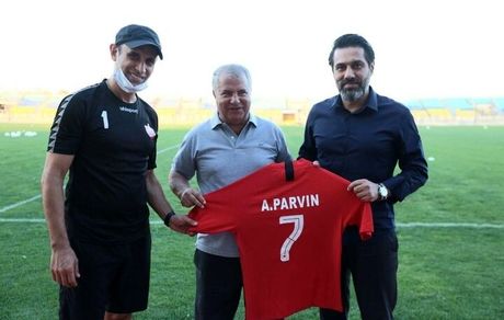 جواب «نه» به ۲ مشتری جدید پیراهن علی پروین 