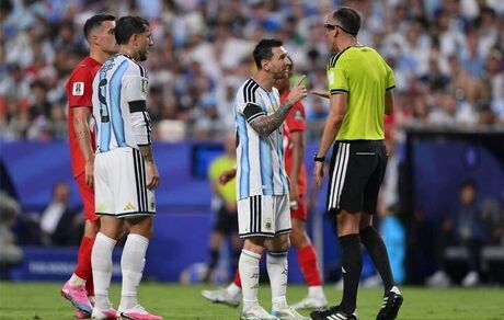 مسی رکورد پاس گل در جام جهانی را شکست و با عصبانیت با داور صحبت کرد