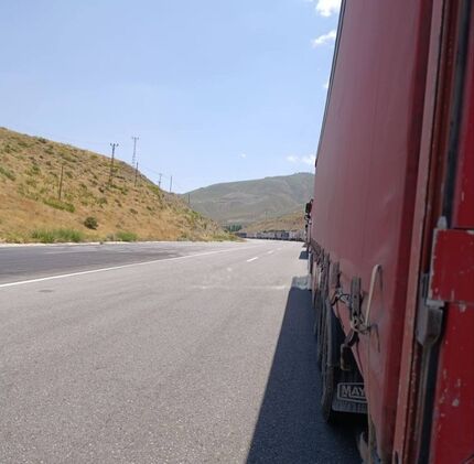 صف ۳۷۰۰ کامیون در مرز بازرگان برای خروج