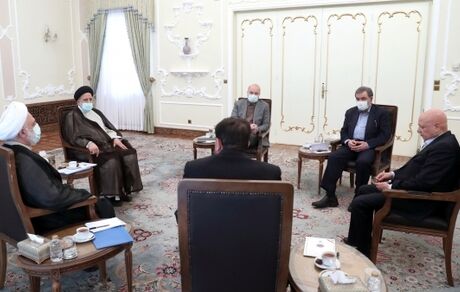 نشست سران قوا برگزار شد / دولت از جذب نقدینگی حمایت می‌کند