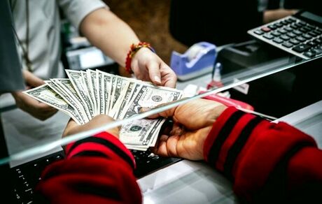 نرخ انواع ارز شامل دلار، یورو و درهم به صورت اسکناس و حواله و قیمت هر گرم طلای ۱۸ عیار در مرکز مبادله ایران کشف و اعلام شد.