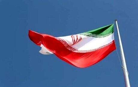 بزرگترین پرچم ایران در شرق کشور در مشهد بر افراشته شد