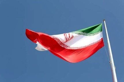 بزرگترین پرچم ایران در شرق کشور در مشهد بر افراشته شد