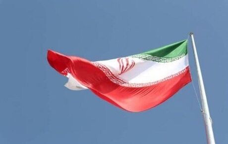 بزرگترین پرچم ایران در شرق کشور در مشهد بر افراشته شد