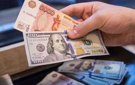دلار در نیمه کانال ۱۳ هزار تومان تثبیت شد/ یورو ۱۴.۸۵۰ تومان