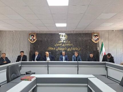 فرماندار دهاقان بر نقش‌آفرینی مؤثر بانک مسکن در خانه‌دار شدن مردم تاکید کرد
