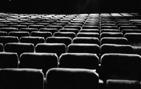 اعتراض سینماداران به کسر مالیات ۲۵ درصدیدر نامه به دولت و مجلس/ تغییر کاربری می‌دهیم