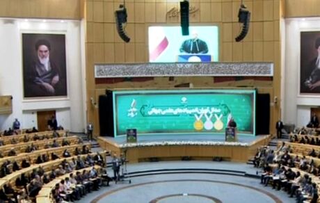 رئیس جمهور: ایران را می‌توانیم بسازیم / وارد دستگاه اداری شوید، وقتتان تلف می‌شود